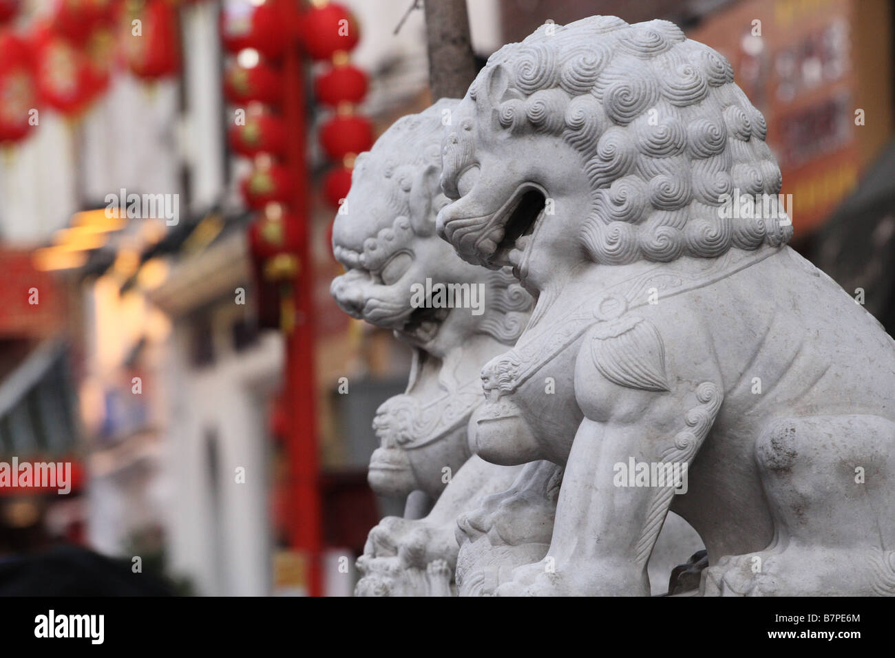 Due leoni cinesi in China Town, Londra Foto Stock