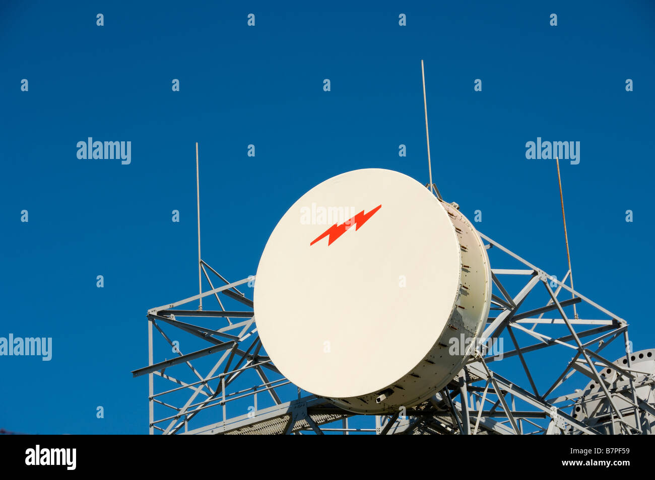 Piatto a microonde a comunicazioni stazione relè Foto Stock