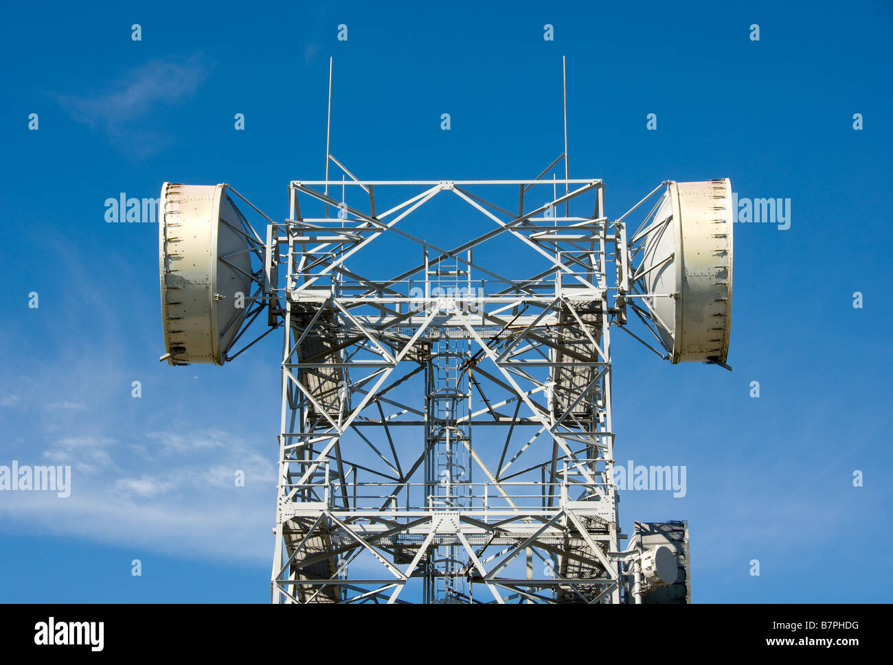 Piatti Microonde a comunicazioni stazione relè Foto Stock