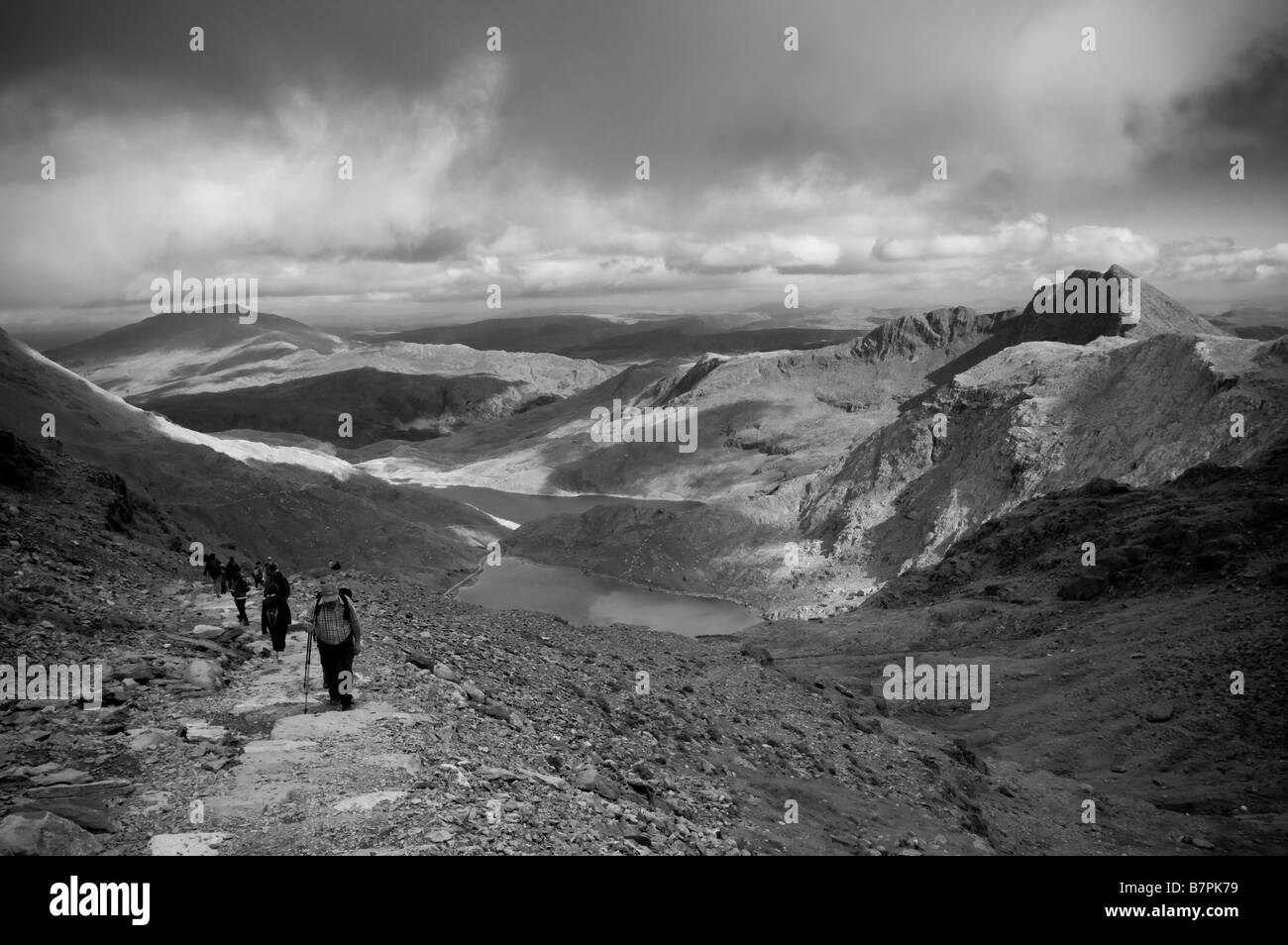 Lago artificiale Llyn Llydaw e lago Glaslyn visto dalla cima di Monte Snowdon Galles Foto Stock