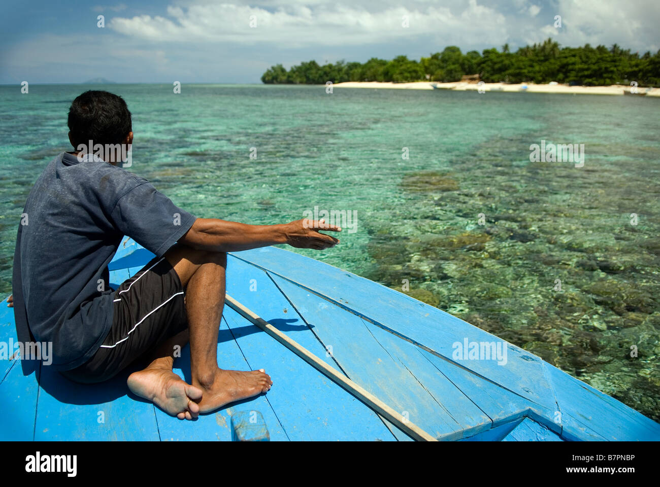 Negoziando la barriera corallina di Siladen Island, Sulawesi Foto Stock