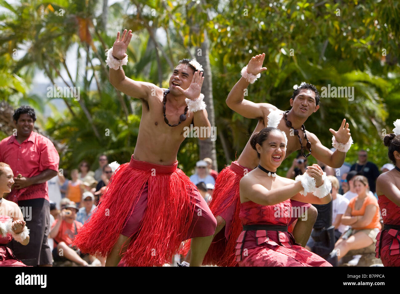 LA'IE, HI - Luglio 26: gli studenti svolgono Tongan danza presso il Centro Culturale Polinesiano Foto Stock