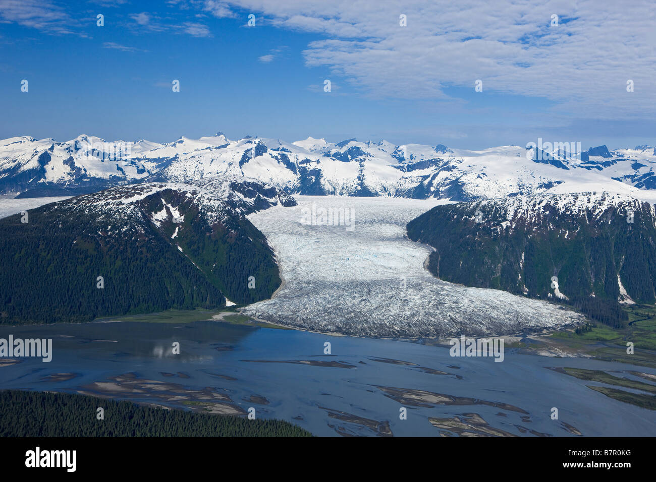 Vista aerea del Fiume Taku e il foro nella parete Glacier, all'interno del passaggio, Alaska Foto Stock