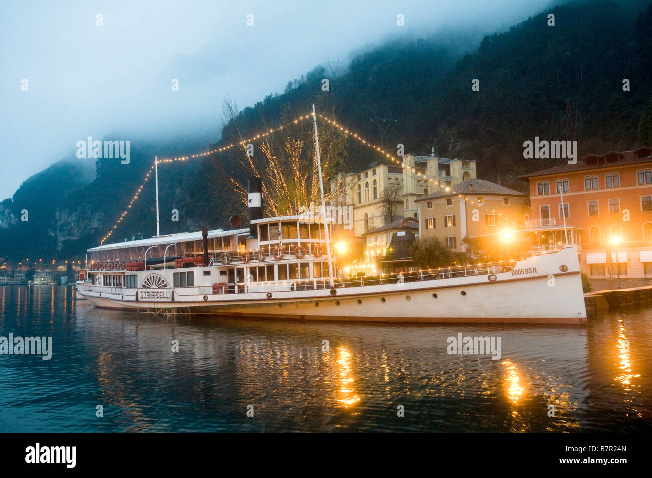 In Italia le Dolomiti Lago di Garda passeggeri della nave a vapore Foto Stock