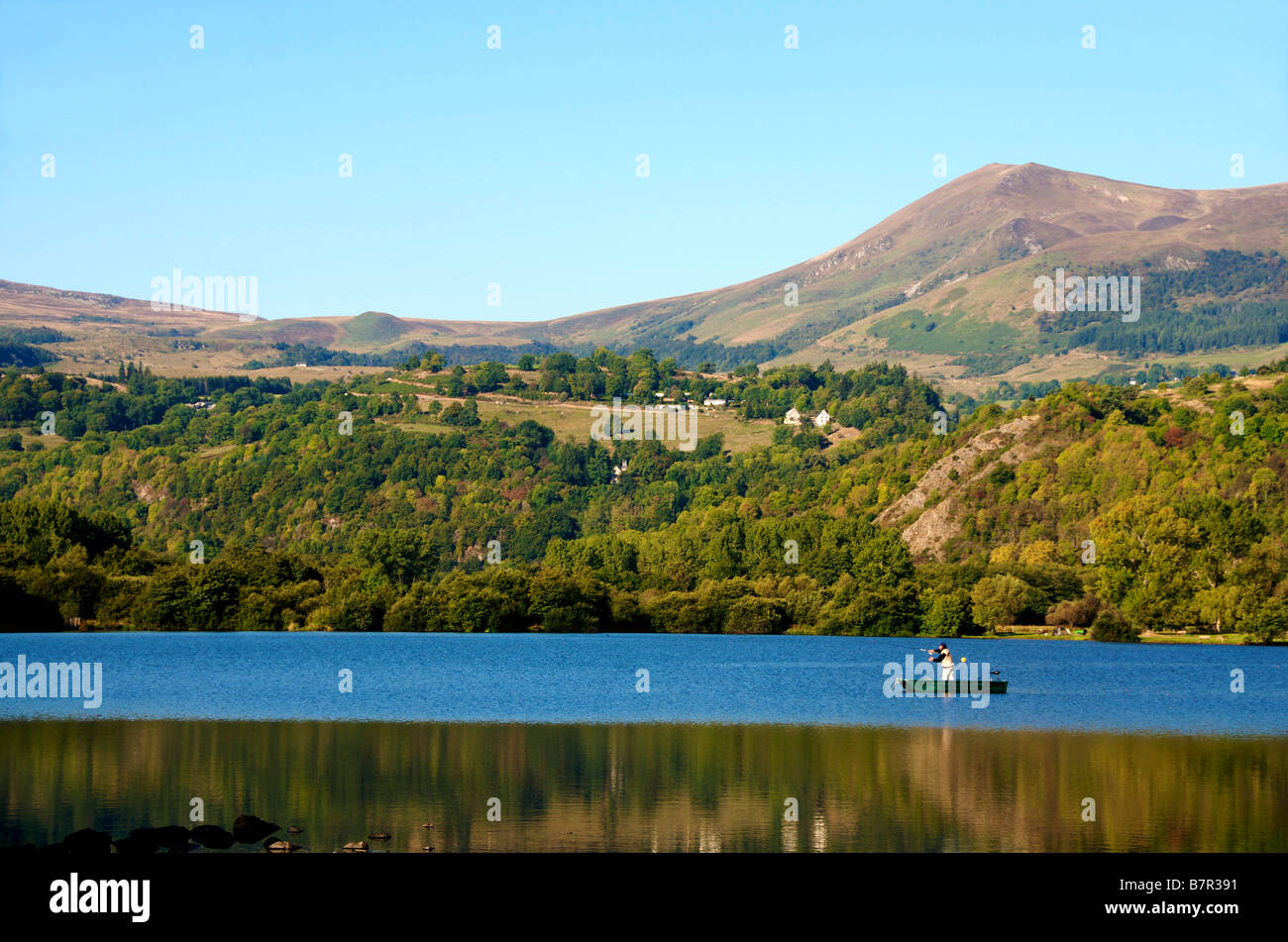 Lac Chambon lago, Puy-de-Dôme, Auvergne Francia, Europa Foto Stock