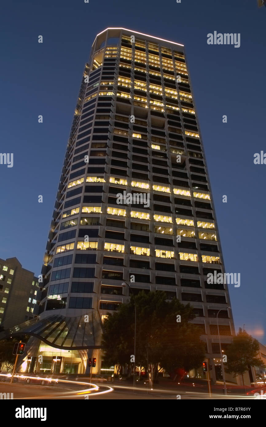 Il Qv1 torre nel quartiere centrale degli affari di Perth Western Australia questa torre ha un altezza di ufficiali di 163 metri Foto Stock