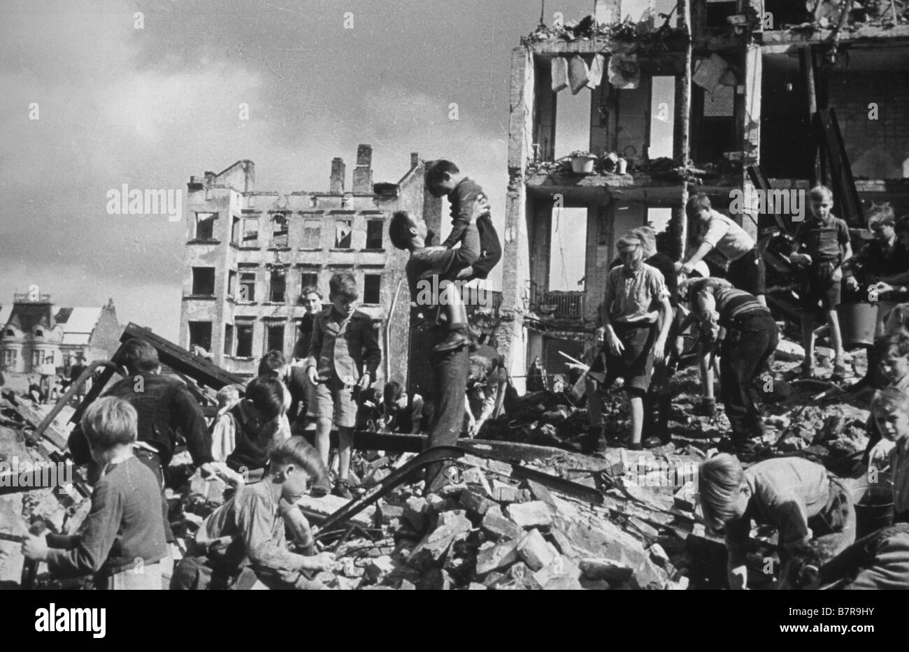 Germania anno zero Germania anno zero Anno: 1948 - Italia ...