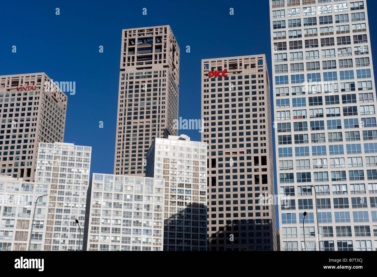 Alto edificio uffici e condomini nel nuovo quartiere centrale degli affari di Pechino Cina 2009 Foto Stock