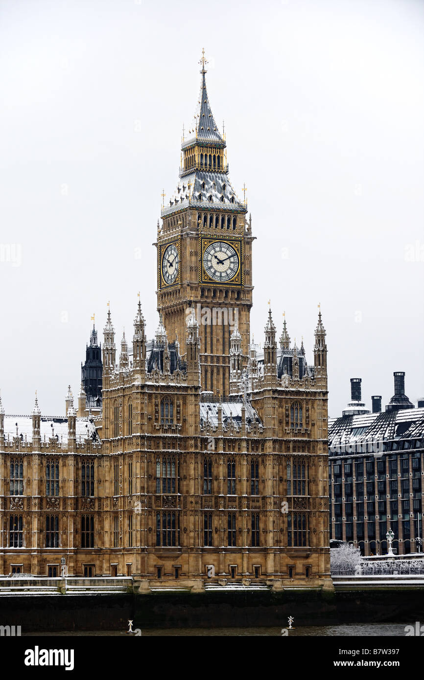 Big Ben, Westminster, England, Regno Unito, sotto 10cm di neve, la più pesante nevicata in 18 anni Foto Stock