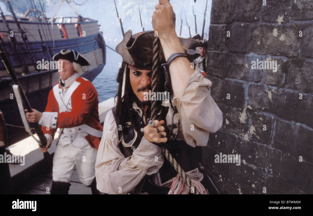 Pirati dei Caraibi: La maledizione della perla nera Anno: 2003 USA Direttore: Gore Verbinski Johnny Depp Foto Stock