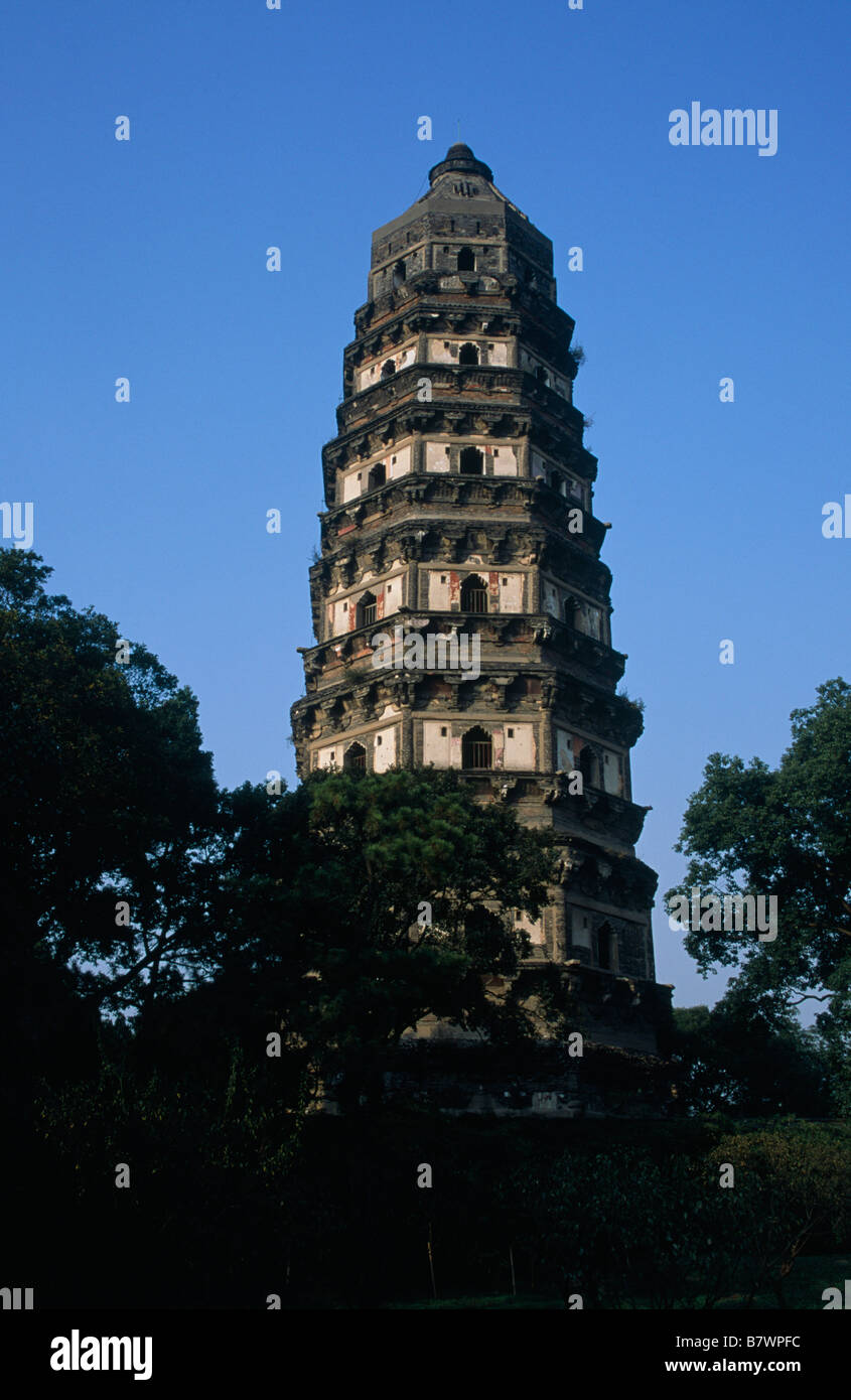 Il Cloud Rock pagoda pendente Yunyan Ta Tiered torre ottagonale tomba JIANGSU SUZHOU CINA Foto Stock