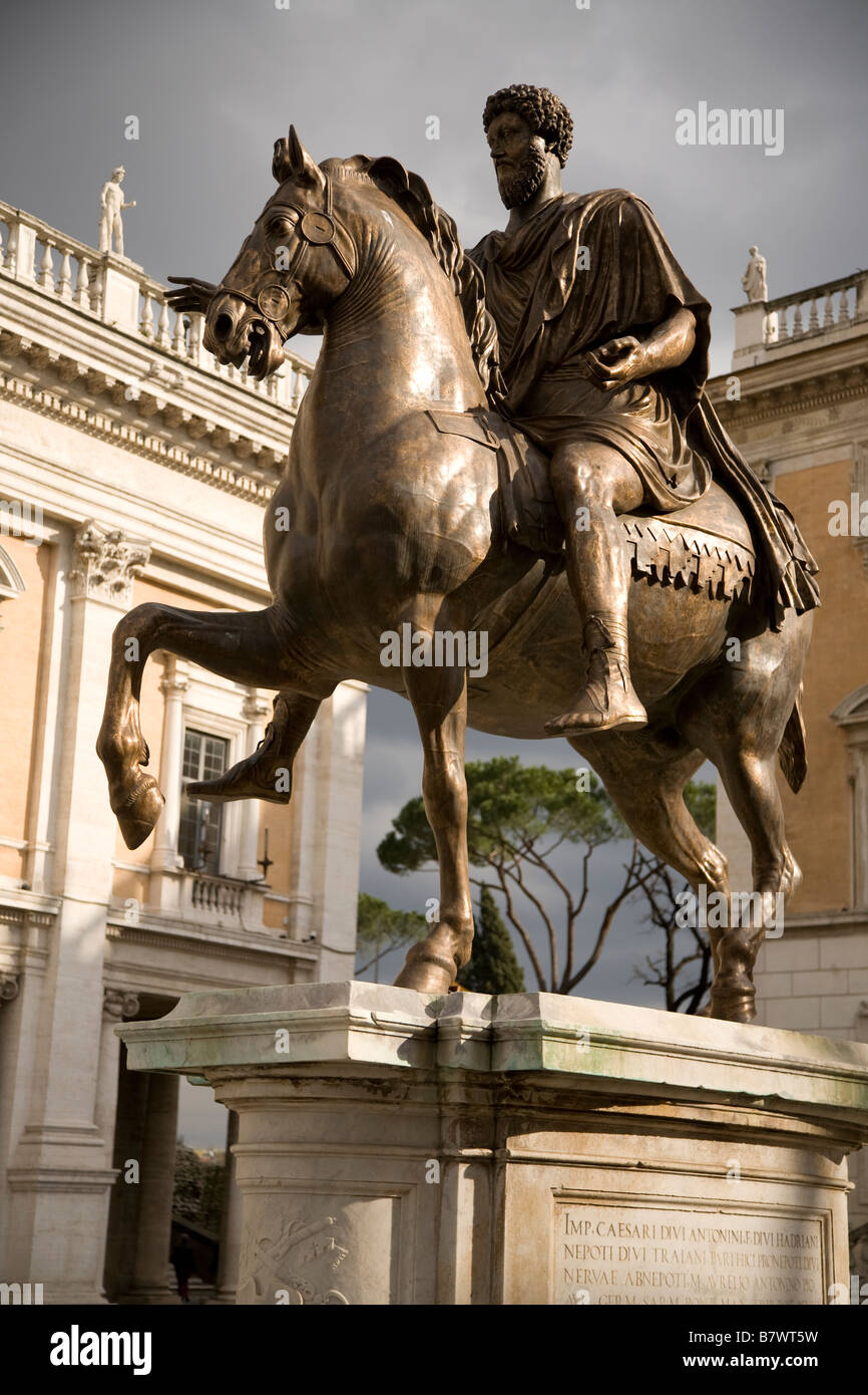 La statua equestre in bronzo di Marco Aurelio sul Campidoglio a Roma Foto Stock