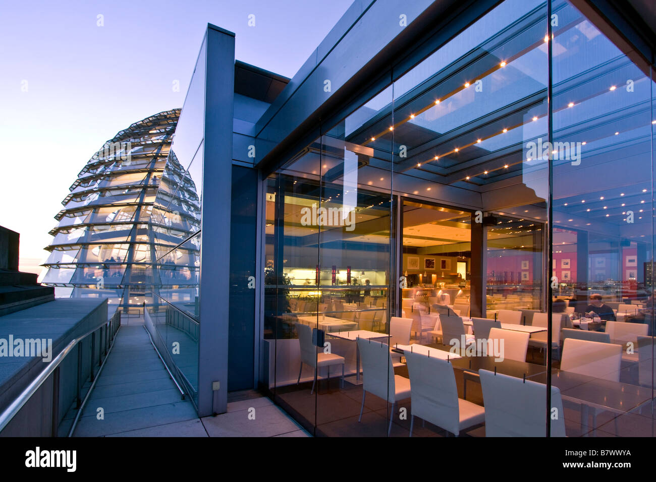 Berlin reichstag kaefer restaurant immagini e fotografie stock ad alta  risoluzione - Alamy