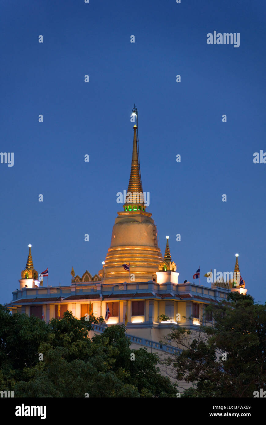 Wat Saket tempio buddista in cima Golden Mount Phra Nakorn quartiere centrale di Bangkok in Thailandia Foto Stock