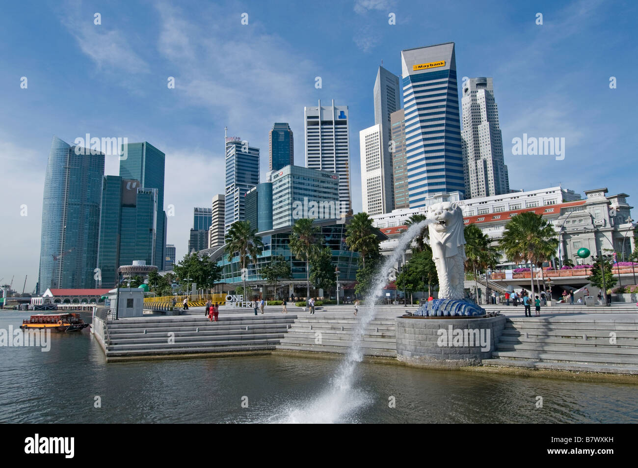 Merlionpark Marina Bay metà sea lion Statua fontana acqua background Raffles Place CBD banca finanziaria centro commerciale Foto Stock