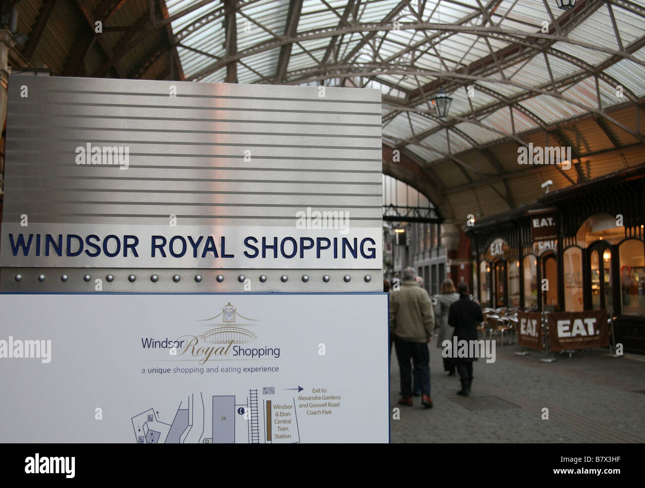 Windsor Royal Shopping Centre in old station Foto Stock