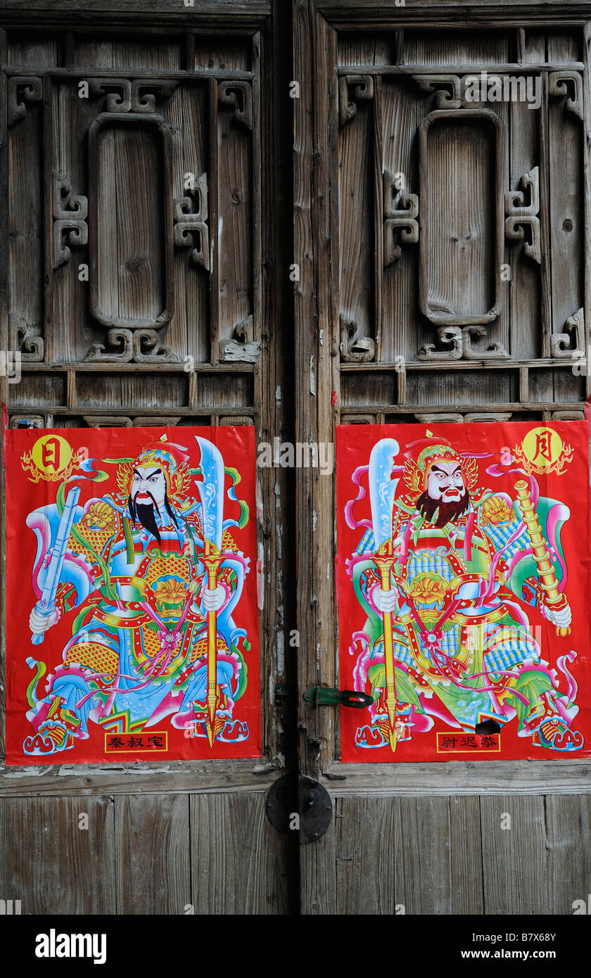 Porta Dio per il nuovo anno lunare cinese festival in una casa tradizionale Jiangxi, Cina. 02-Feb-2009 Foto Stock