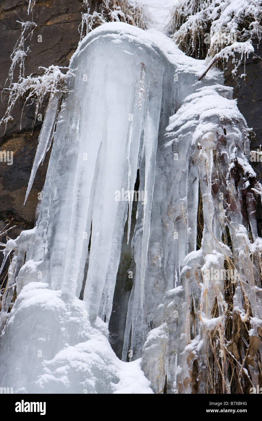 Cascata congelati in ghiaccioli. Foto Stock
