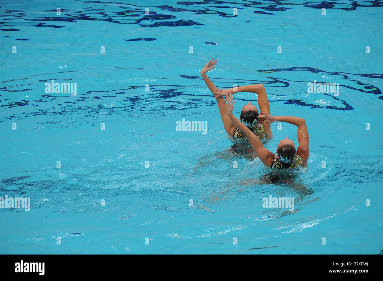 Anastasia Davydova Anastasia Ermakova RUS 19 AGOSTO 2008 nuoto sincronizzato Anastasia Davydova e Anastasia Ermakova della Russia in azione durante i Giochi Olimpici di Pechino 2008 Duet Free preliminare di routine presso il National Aquatics Centre di Pechino Cina Foto di Masakazu Watanabe AFLO SPORT 0005 Foto Stock