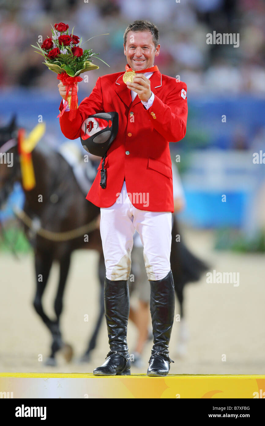 Eric Lamaze può 21 agosto 2008 Equestrian Eric Lamaze può celebra durante le Olimpiadi di Pechino 2008 Giochi Olimpici Estivi Show Jumping Individuale Final Round concorrenza vittoria cerimonia al Shatin in Hong Kong Cina Foto di Yusuke Nakanishi AFLO SPORT 1090 Foto Stock