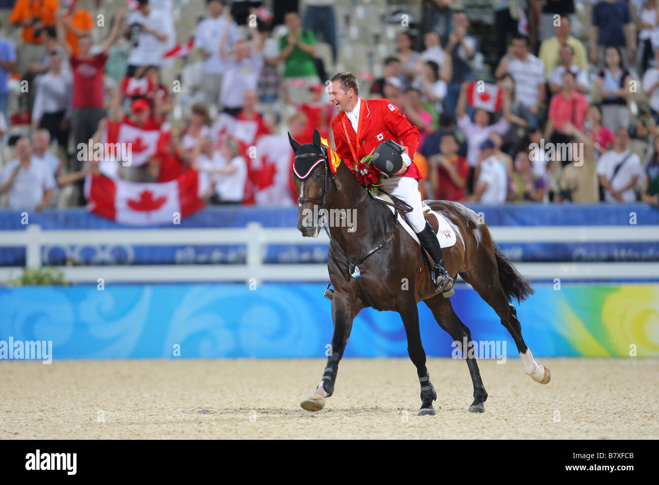 Eric Lamaze può 21 agosto 2008 Equestrian Eric Lamaze può celebra durante le Olimpiadi di Pechino 2008 Giochi Olimpici Estivi Show Jumping Individuale Final Round concorrenza vittoria cerimonia al Shatin in Hong Kong Cina Foto di Yusuke Nakanishi AFLO SPORT 1090 Foto Stock