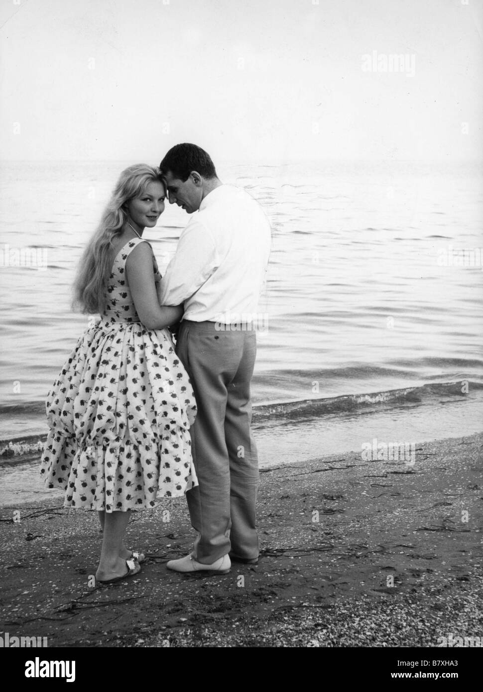 Marina Vlady Marina Vlady Marina Vlady et Robert Hossein en 1960 Foto Stock