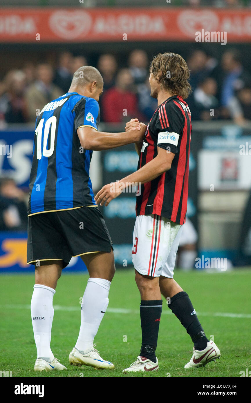 Adriano Inter Paolo Maldini Milano il 28 settembre 2008 il calcio italiano di Serie A Una partita tra AC Milan e Inter Milan presso lo stadio San Siro di Milano Italia Foto di Enrico Calderoni AFLO SPORT 0391 Foto Stock