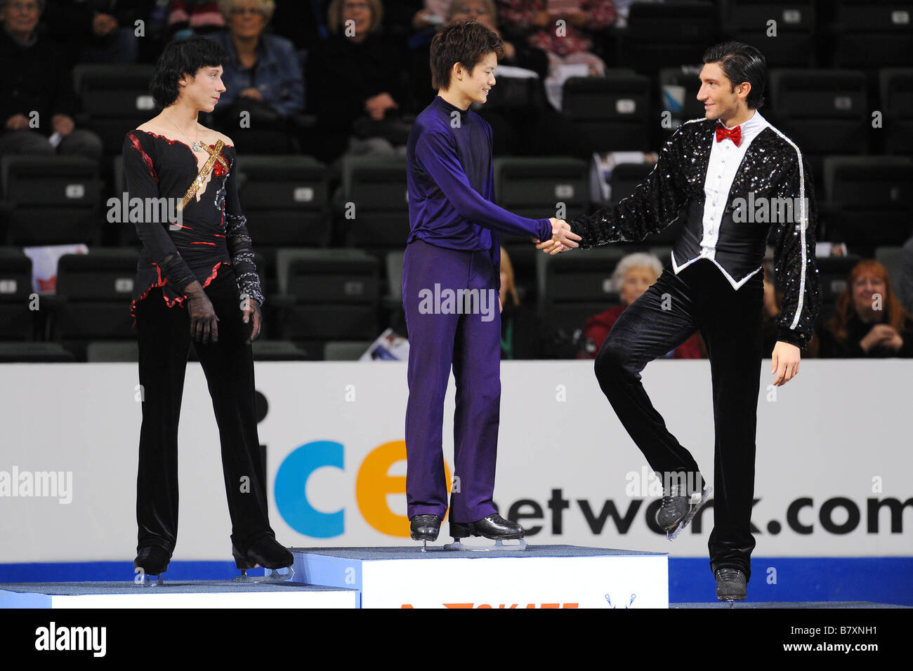 L a R Johnny Weir USA Takahiko Kozuka JPN Evan Lysacek USA 25 ottobre 2008 di Pattinaggio di Figura ISU Grand Prix di Pattinaggio di Figura 200 Foto Stock