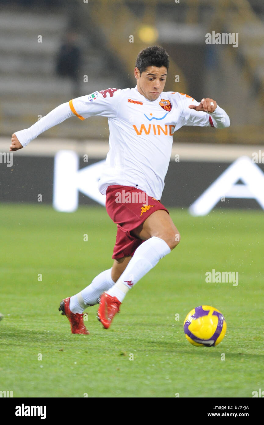 Roma Cicinho Roma dribbling Dribbling atleta professionista atletica Italia Serie A Foto Stock