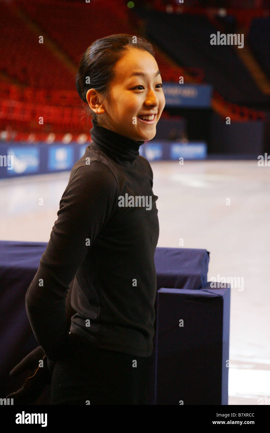 Mao Asada JPN Novembre 13 2008 Pattinaggio di Figura ISU Grand Prix di Pattinaggio di figura 2008 2009 Trophee Eric Bompard 2008 Womens pratiche al Palais Omnisport de Paris Bercy Parigi Francia Foto di YUTAKA AFLO SPORT 1040 Foto Stock