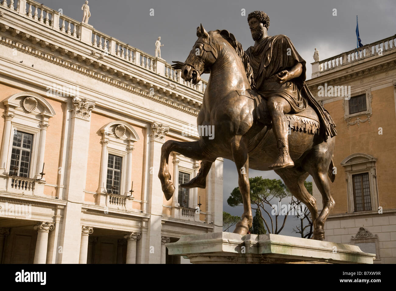 La statua equestre in bronzo di Marco Aurelio sul Campidoglio a Roma Foto Stock