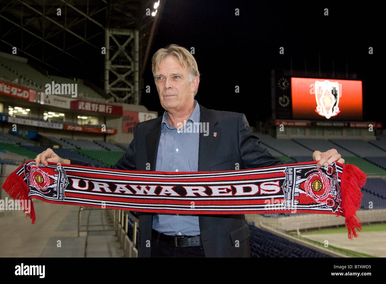 Volker Finke rossi 16 dicembre 2008 Football Urawa Red Daiamonds nuovo allenatore Volker Finke assiste ad una conferenza stampa a Saitama Stadium di Saitama Giappone Foto di AFLO 2325 Foto Stock