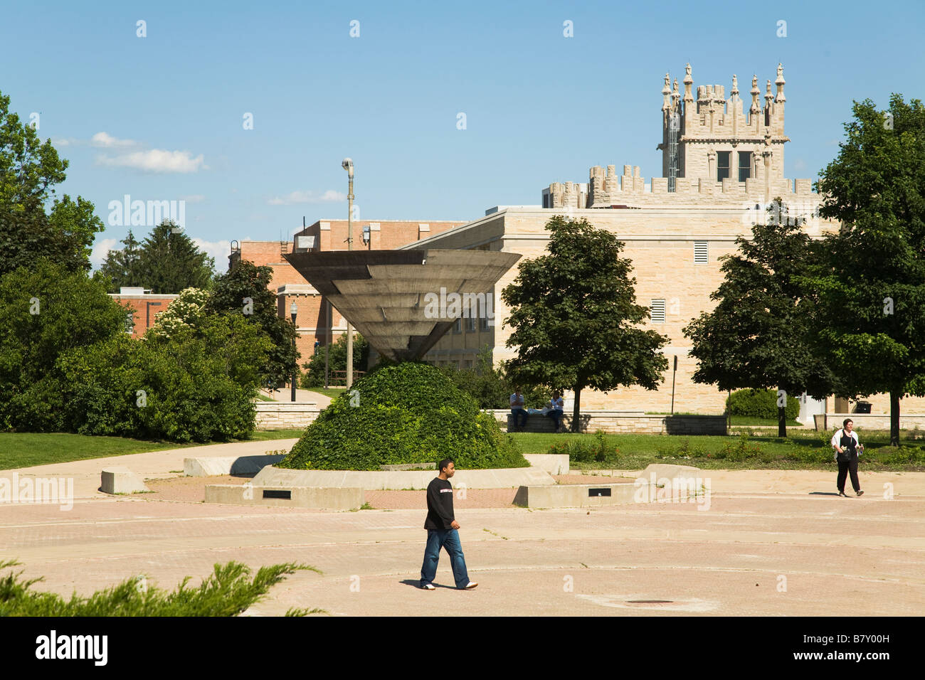 ILLINOIS DeKalb Plaza vicino Altgeld Hall nel campus di Northern Illinois University castle come la progettazione Foto Stock