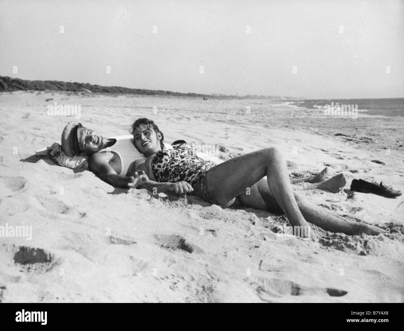Peccato che sia una canaglia troppo male lei è cattivo anno: 1954 - Italia Direttore: Alessandro Blasetti Sophia Loren, Marcello Mastroianni Foto Stock