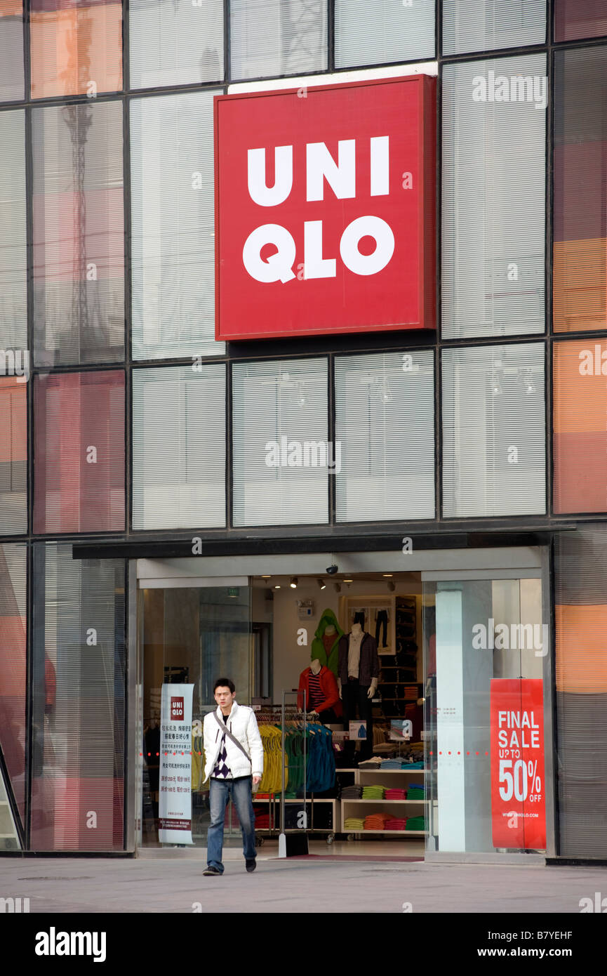 Esterno della nuova ammiraglia Uniqlo Store di Sanlitun centrale di Pechino Foto Stock