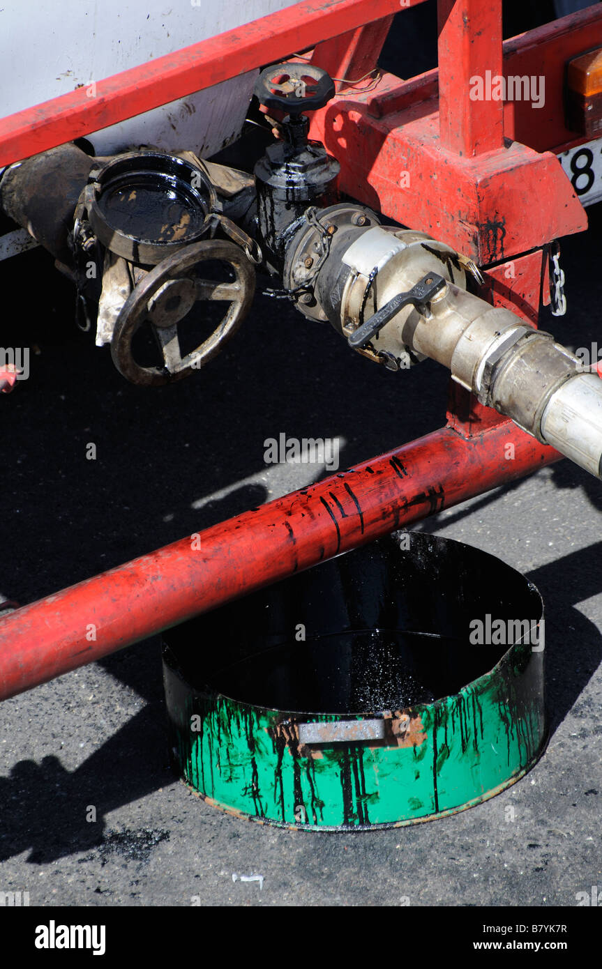 Petroliera tubo e il vassoio antigoccia Foto Stock