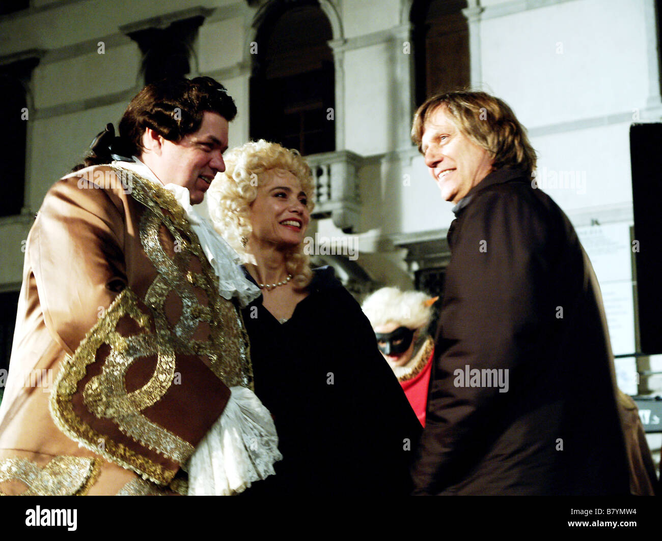 Lasse Hallström Lasse Hallström Oliver Platt, Lena Olin e direttore: Lasse Hallström sul set di Casanova Anno: 2005 STATI UNITI D'AMERICA Foto Stock