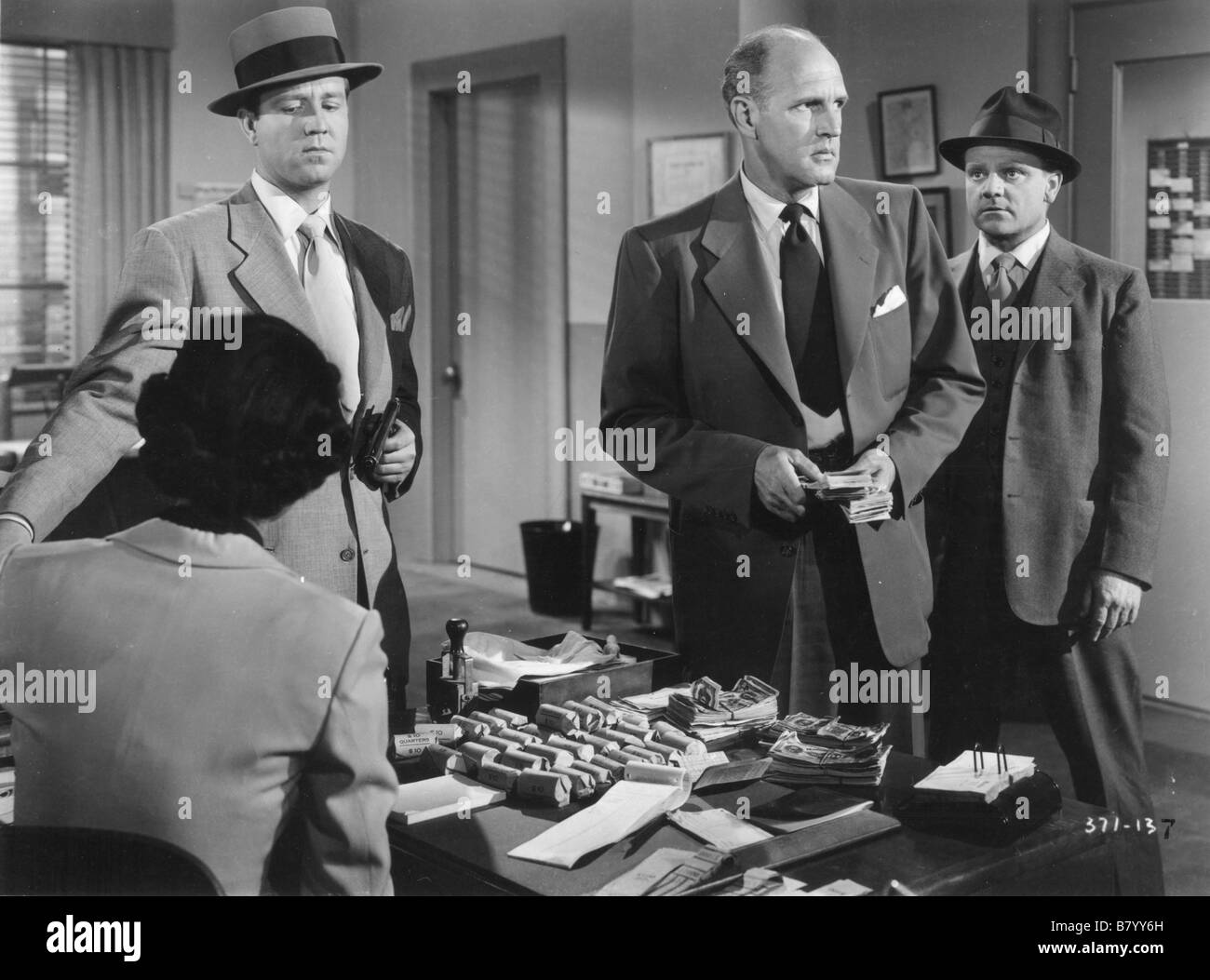 Kiss domani Addio Anno: 1950 Stati Uniti d'America James Cagney, Steve Brodie Direttore: Gordon Douglas Foto Stock