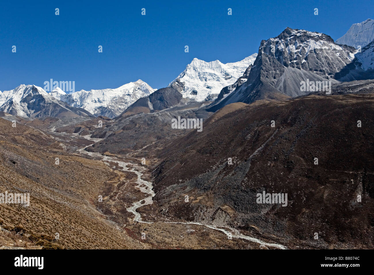 New Scenic 5 posti di Chukung valle nella regione di Khumbu Everest valley Sito Patrimonio dell'umanità Parco nazionale di Sagarmatha Solokhumbu Nepal Foto Stock