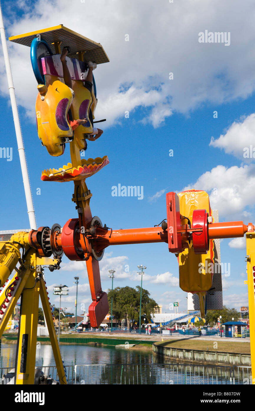 Guidare in un posto divertente USA sulla US 192, Kissimmee, Orlando, Florida centrale, STATI UNITI D'AMERICA Foto Stock