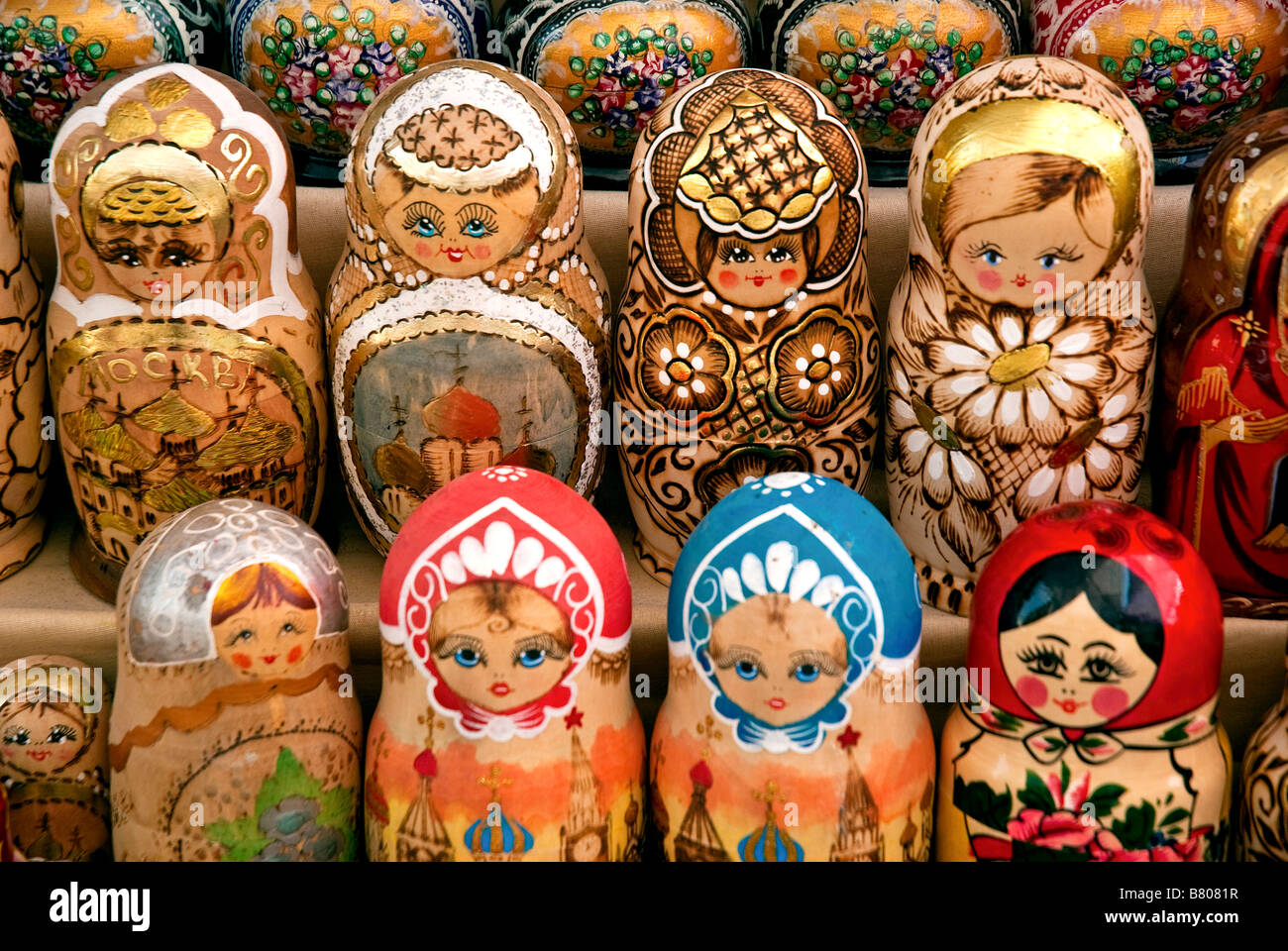 Russian matrioshka dolls a Baku Azerbaigian market Foto Stock