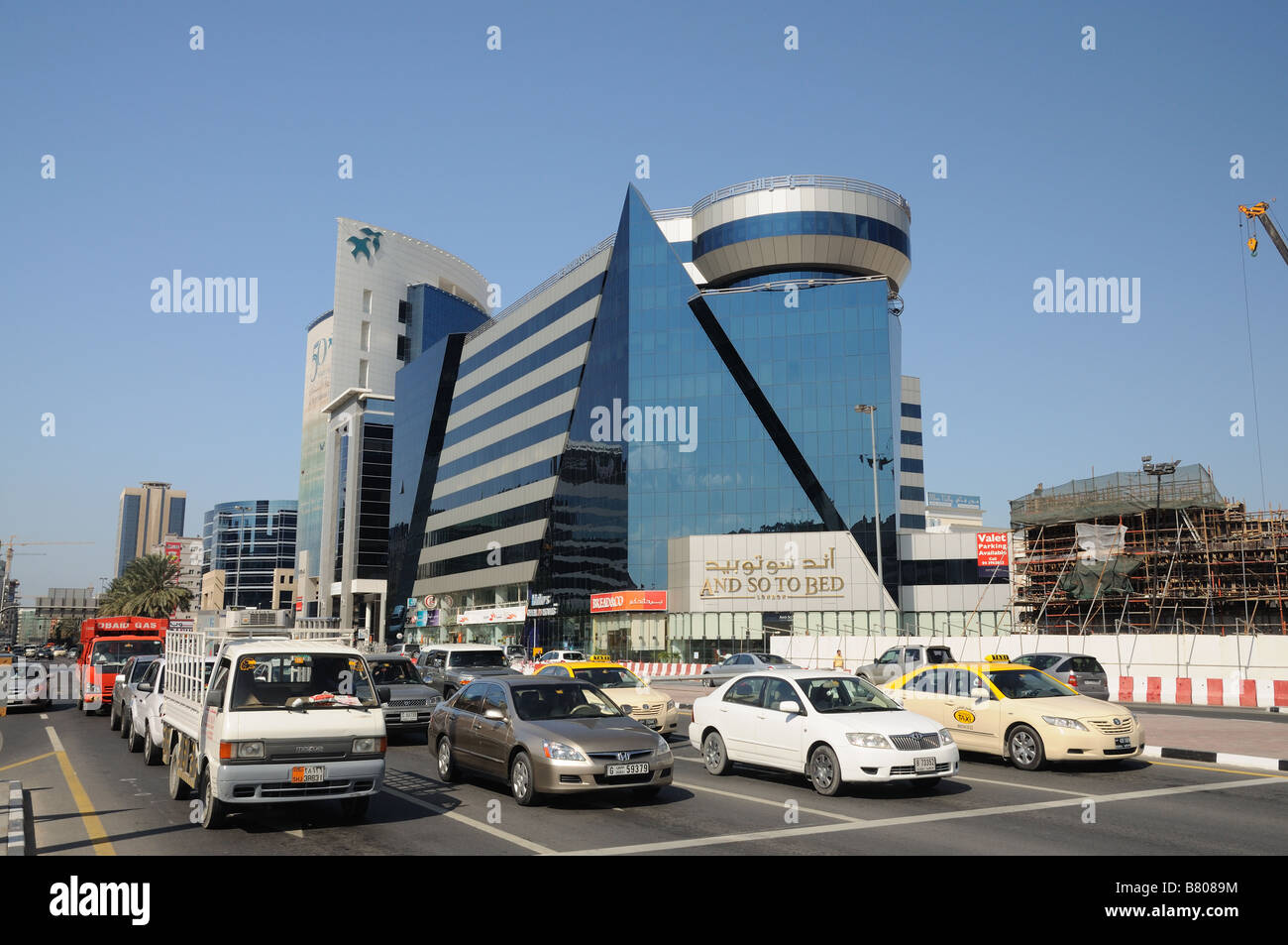 Scena di strada nella città di Dubai, Emirati Arabi Uniti Foto Stock