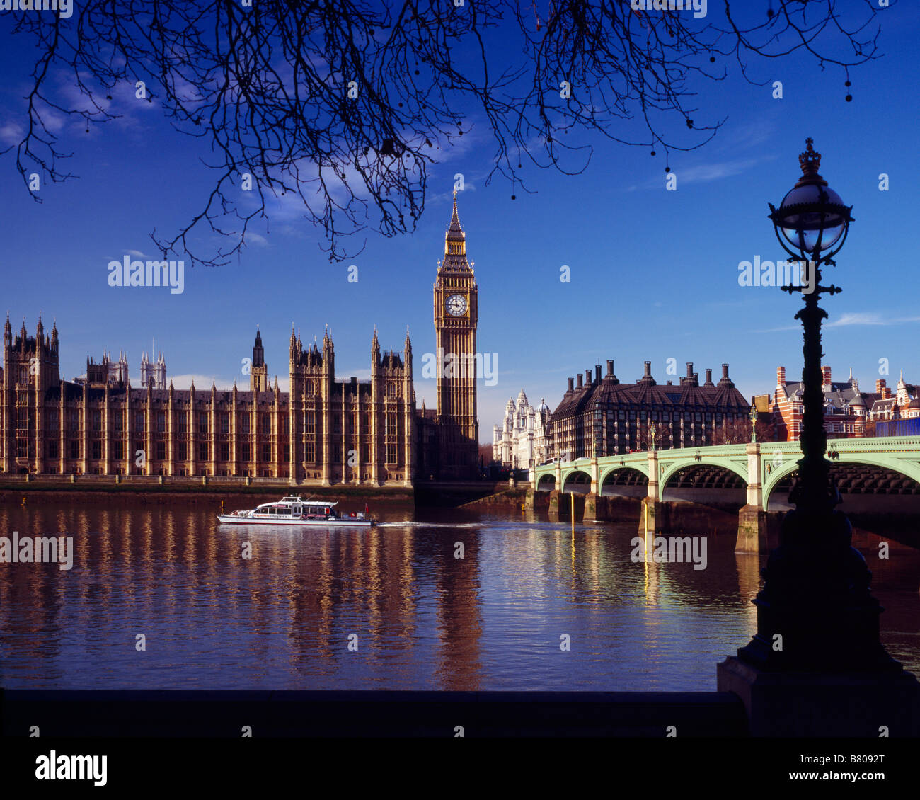 Case del Parlamento da Albert Embankment, incluso Westminster Bridge. Westminster, Londra, Inghilterra, Regno Unito. Foto Stock