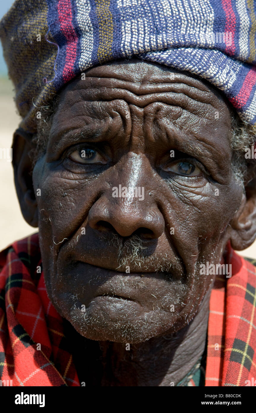 Il vecchio uomo tribali dalla tribù dei Arbore Omovalley Etiopia Africa Foto Stock