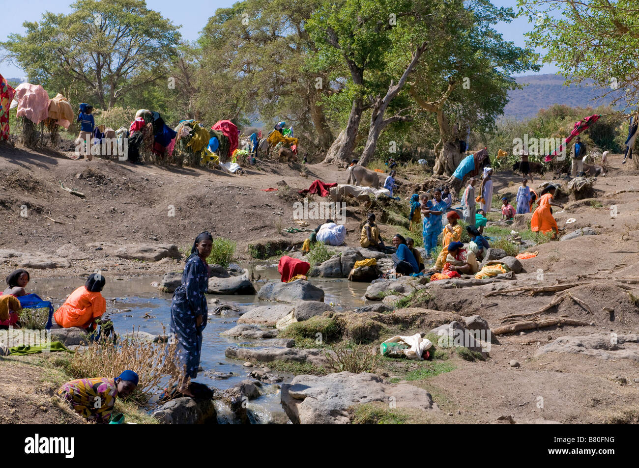 Le donne il lavaggio del tradizionale stile montagne balla Etiopia Africa Foto Stock