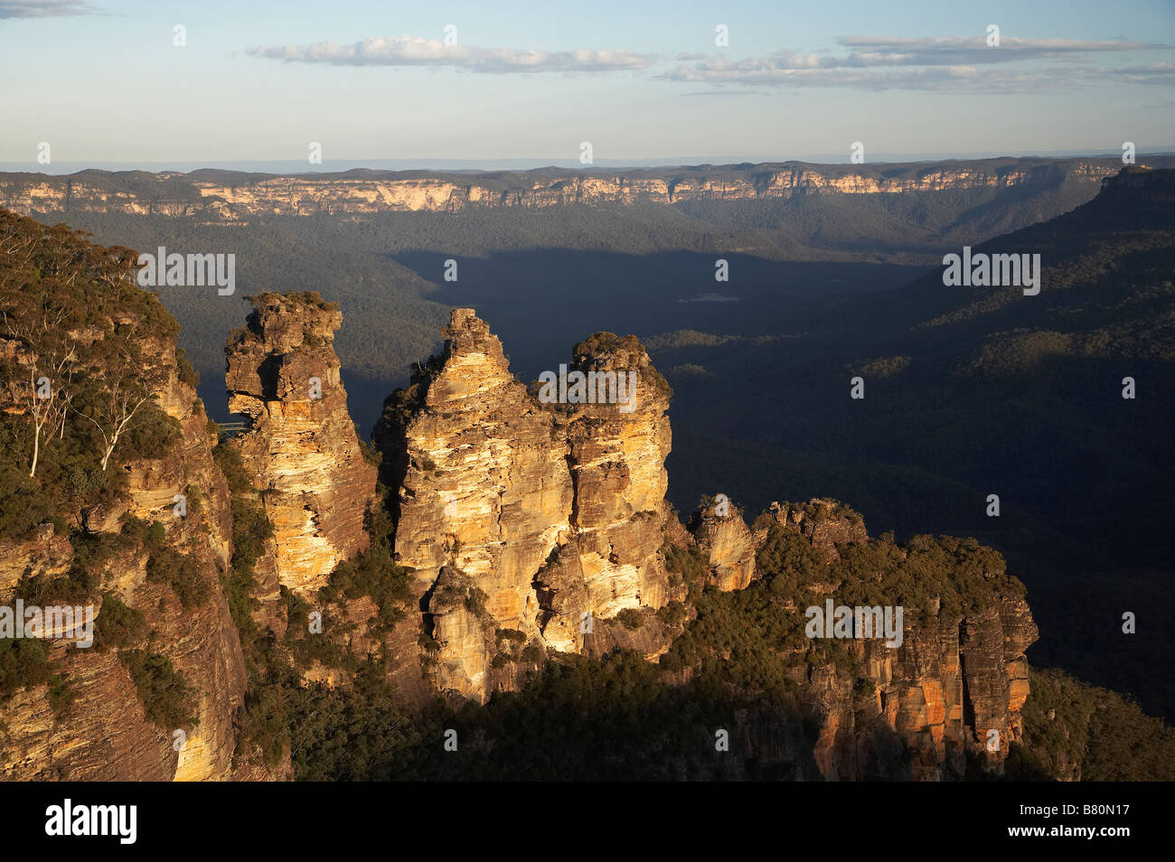 Nel tardo pomeriggio in luce le Tre Sorelle e Jamison Valley Katoomba Blue Mountains Nuovo Galles del Sud Australia Foto Stock