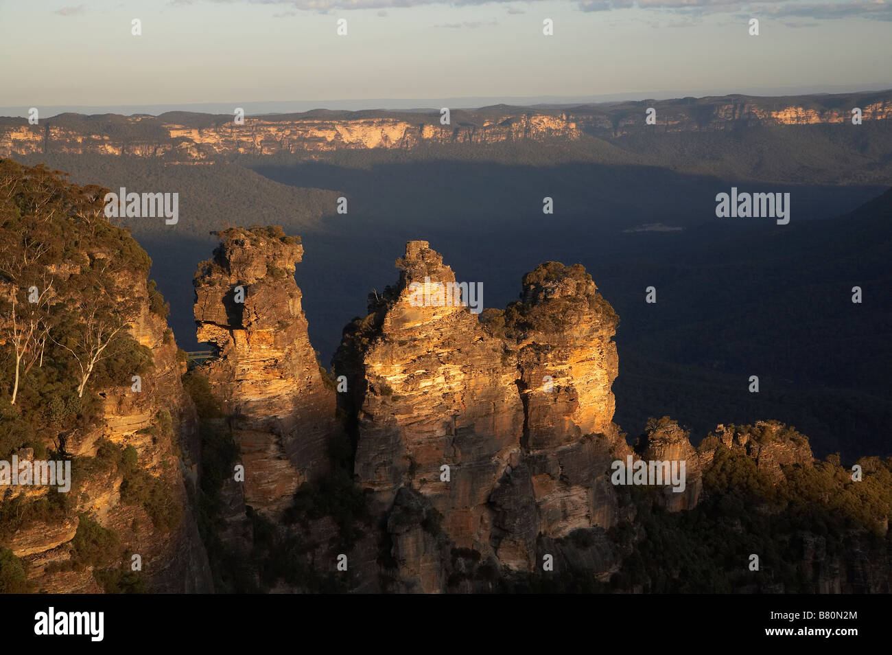 Ultima luce sulle tre sorelle Katoomba Blue Mountains Nuovo Galles del Sud Australia Foto Stock