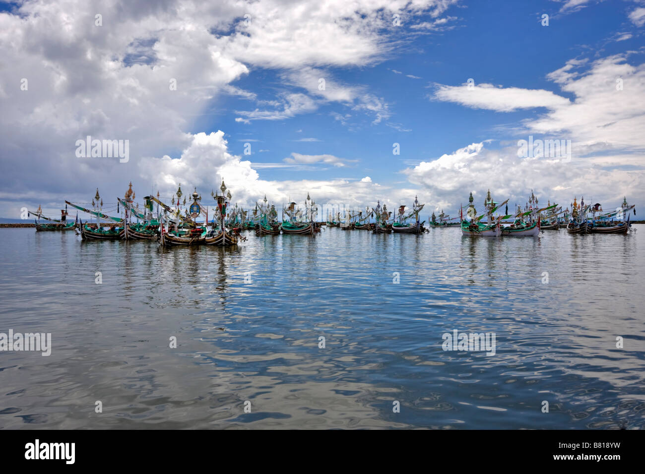 Flotta di storico barche da pesca a Pangambengan, Bali, Indonesia Foto Stock