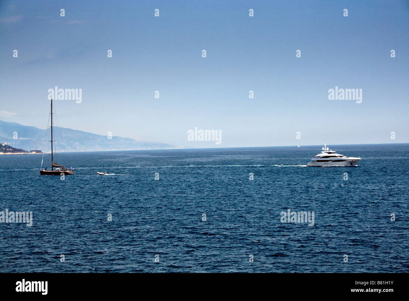 Yacht sul mare Foto Stock