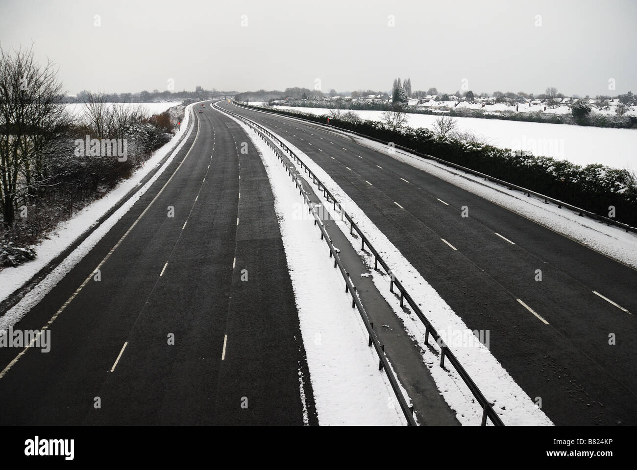 Svuotare autostrada M3 in caso di neve,Surrey Foto Stock